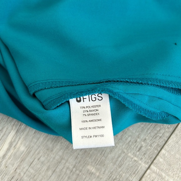 Figs scrub top - Picture 5 of 7